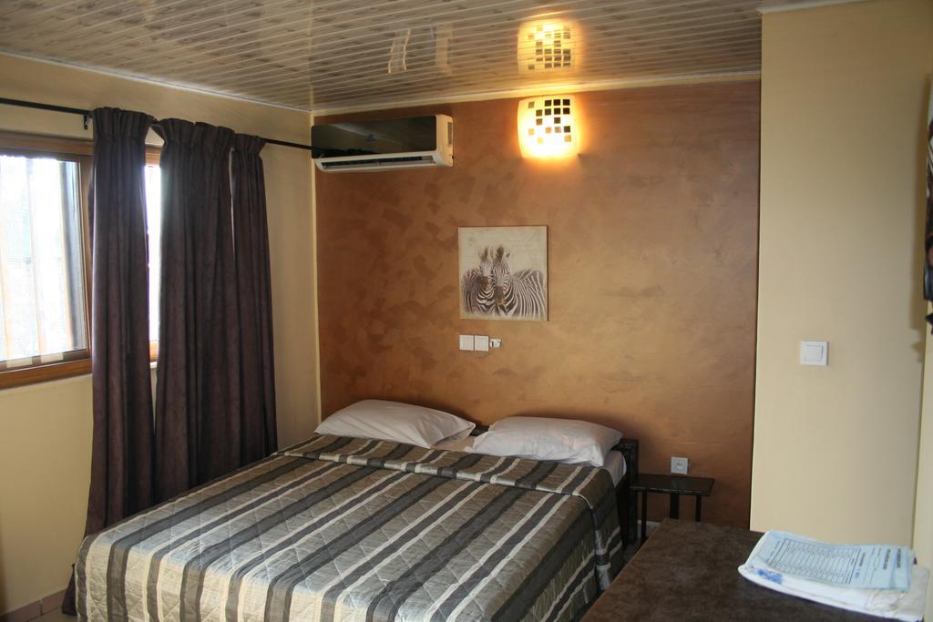 Hotel Napoleon Lagune Lomé Kültér fotó
